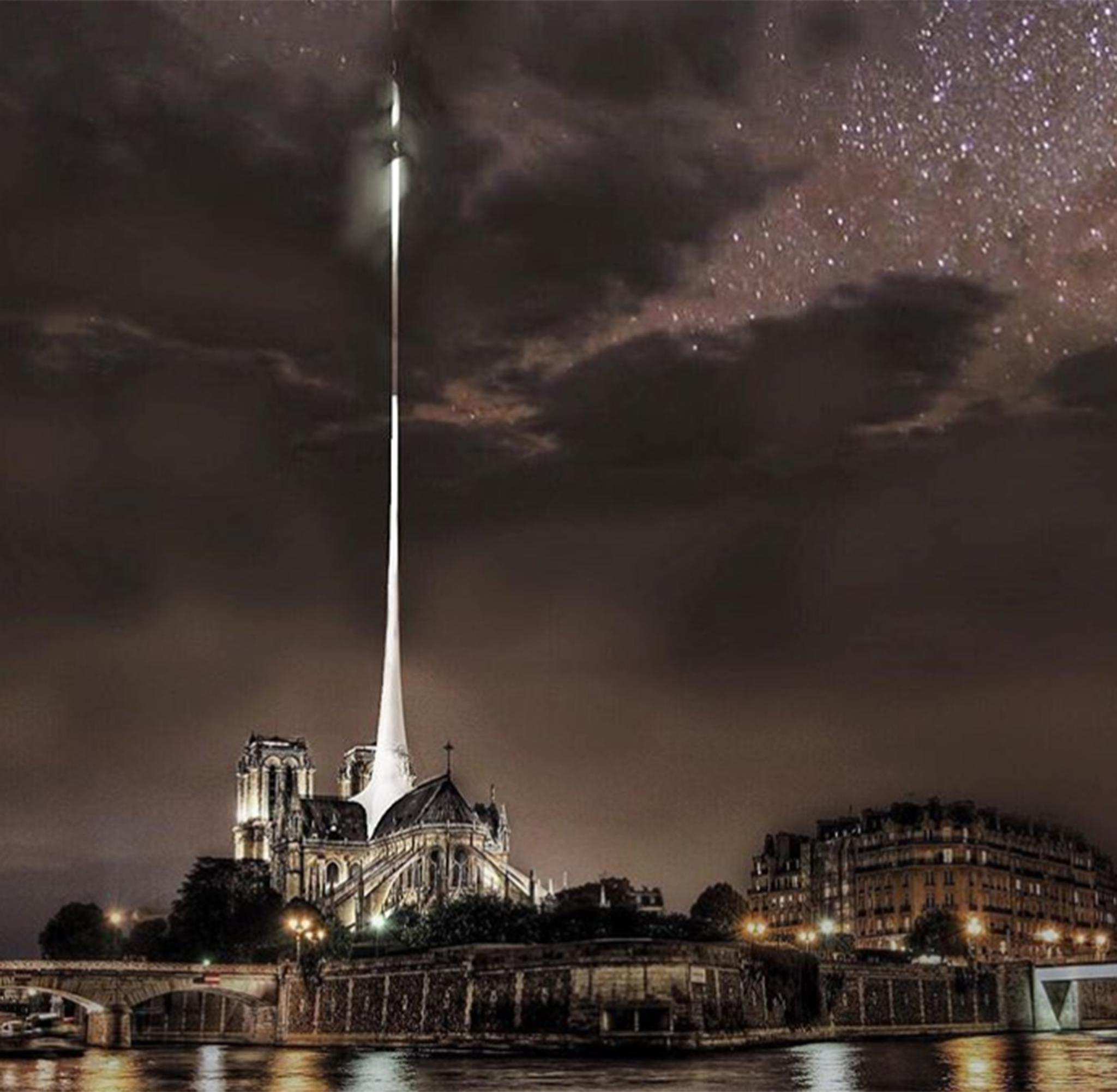 Νέα «φωτιά» στη στέγη της Νοτρ Νταμ-1