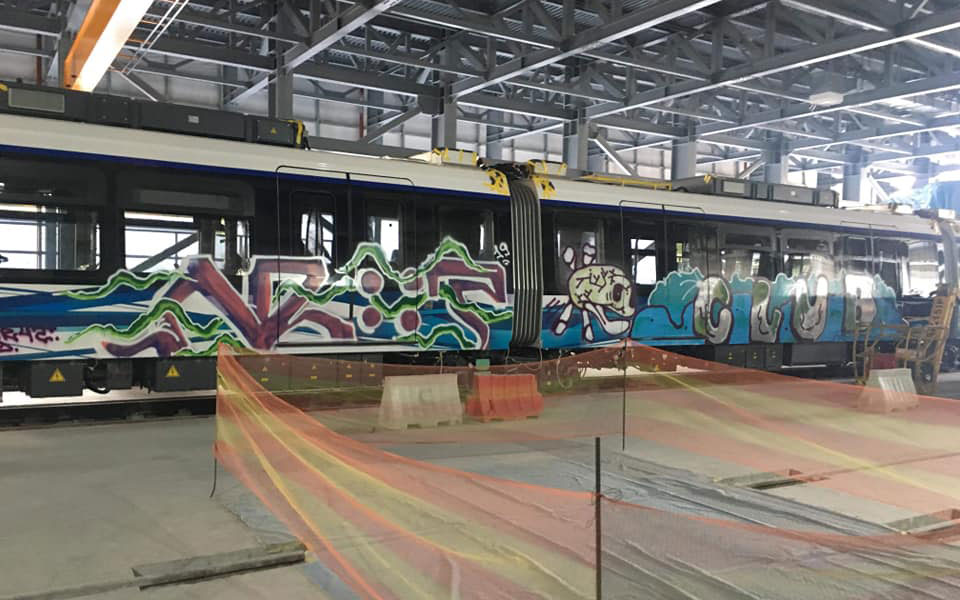 Με… γκράφιτι «καλωσόρισαν» τα βαγόνια του μετρό στη Θεσσαλονίκη-1