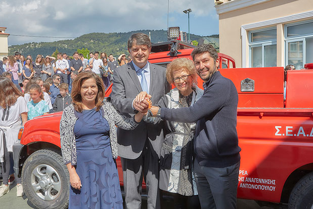 Δωρεά πυροσβεστικού οχήματος από την Εκπαιδευτική Αναγέννηση στον σύλλογο εθελοντών Αφιδνών-3