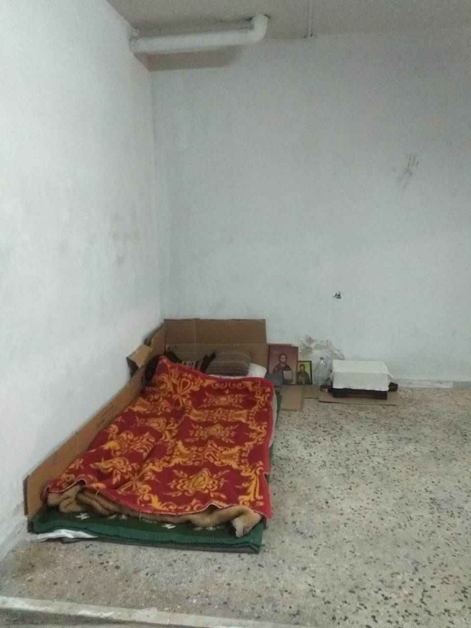 ΠΟΕΔΗΝ: Αστεγοι έχουν κατακλύσει το νοσοκομείο ΑΧΕΠΑ (φωτογραφίες)-2