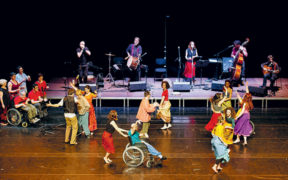 Η Εταιρεία Σπαστικών μάς παραδίδει έμπρακτα μαθήματα ανθρωπιάς από το 1972-1