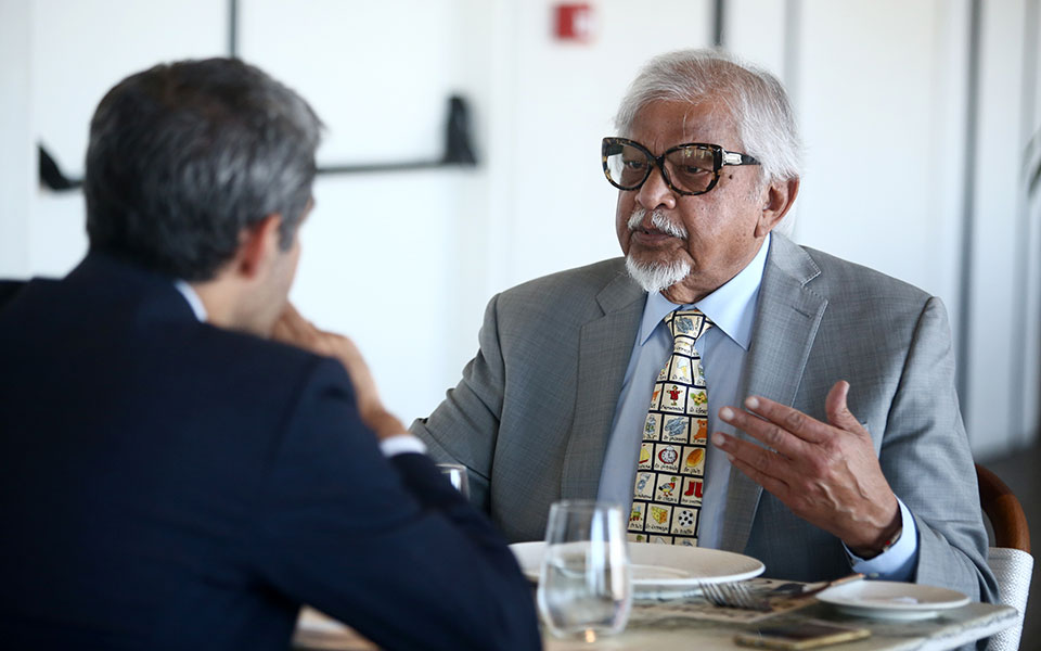 Ο εγγονός του Γκάντι για τη χρήση βίας-1