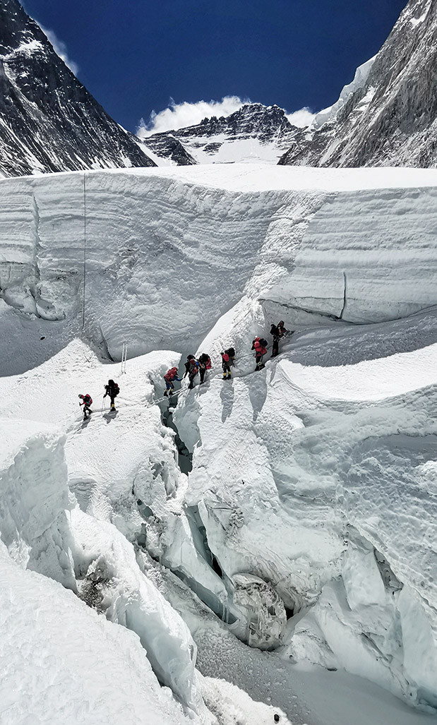 H πρώτη ελληνίδα στο Έβερεστ-2