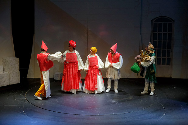 «Το βαλς με τα παραμύθια» σε καλοκαιρινή περιοδεία στις γειτονιές της Ελλάδας-1