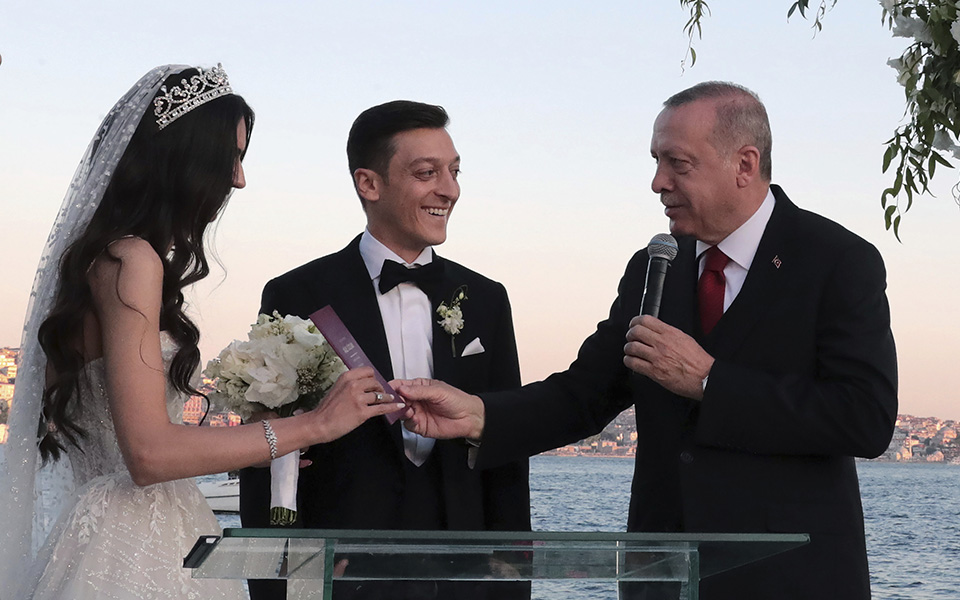 Κουμπάρος στον γάμο του Μεσούτ Οζίλ ο Ερντογάν (φωτογραφίες)-1