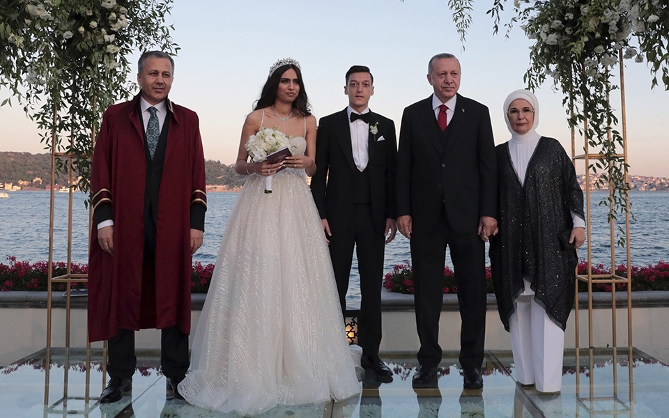 Κουμπάρος στον γάμο του Μεσούτ Οζίλ ο Ερντογάν (φωτογραφίες)-2