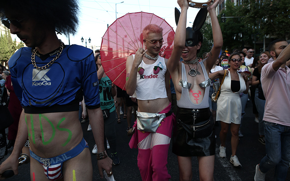 «Πολύχρωμο» πλήθος στο 15ο Athens Pride (φωτογραφίες)-3