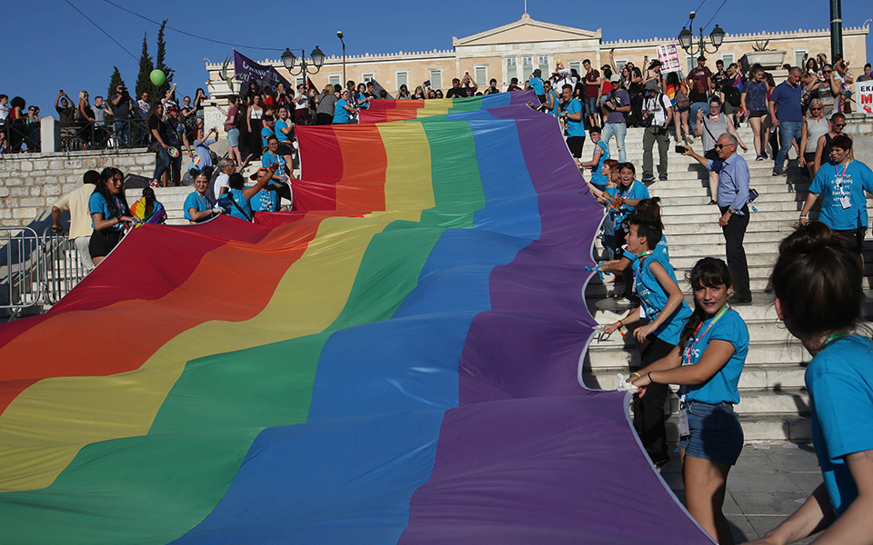 «Πολύχρωμο» πλήθος στο 15ο Athens Pride (φωτογραφίες)-4
