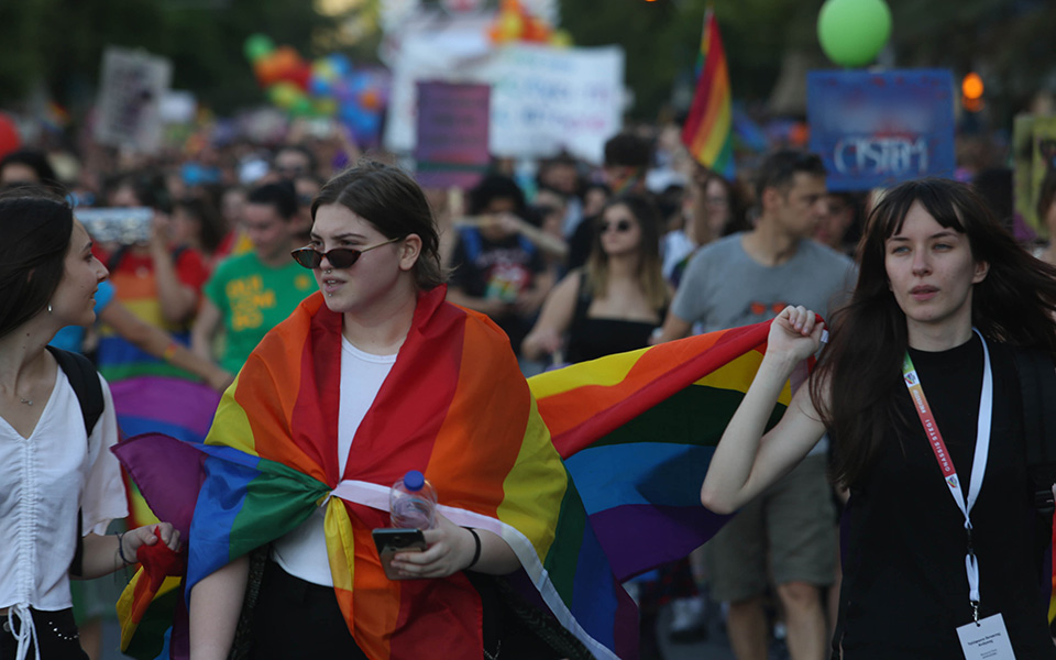 «Πολύχρωμο» πλήθος στο 15ο Athens Pride (φωτογραφίες)-2
