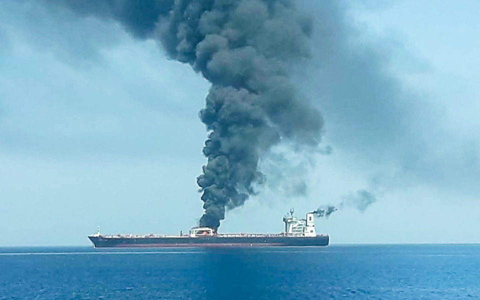 Συναγερμός στον Κόλπο του Ομάν – «Τορπίλη» στην τιμή του πετρελαίου (βίντεο)-1