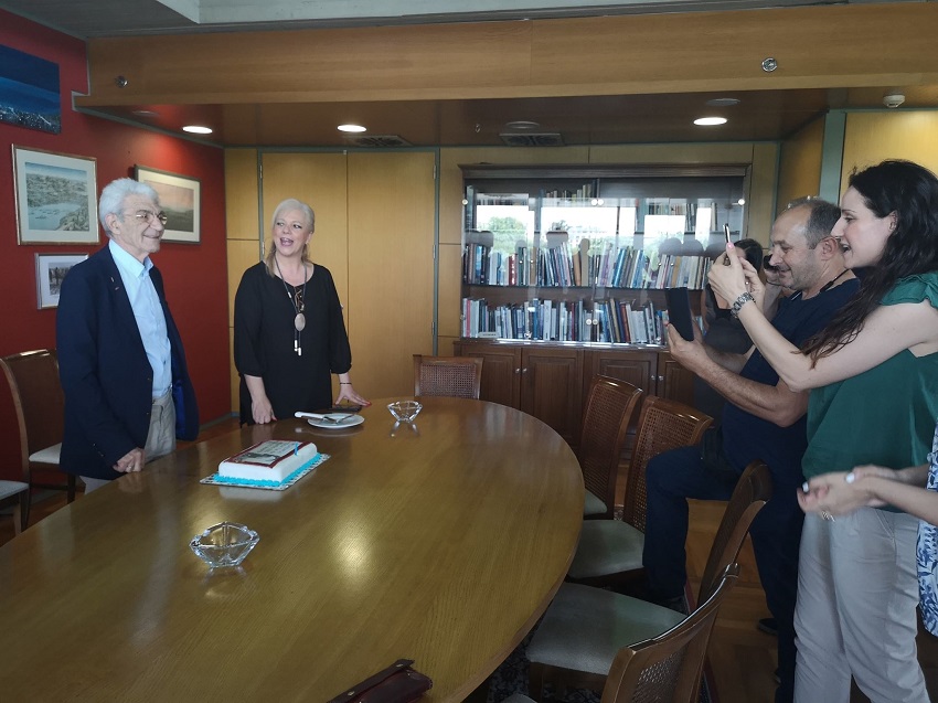 Η τούρτα – έκπληξη για τα γενέθλια του Γιάννη Μπουτάρη (φωτογραφίες)-1