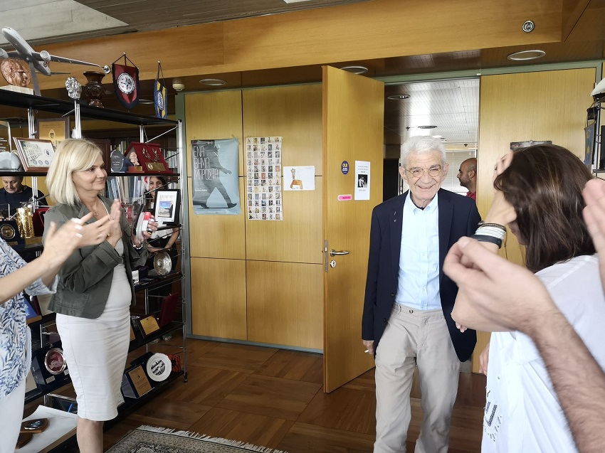 Η τούρτα – έκπληξη για τα γενέθλια του Γιάννη Μπουτάρη (φωτογραφίες)-3