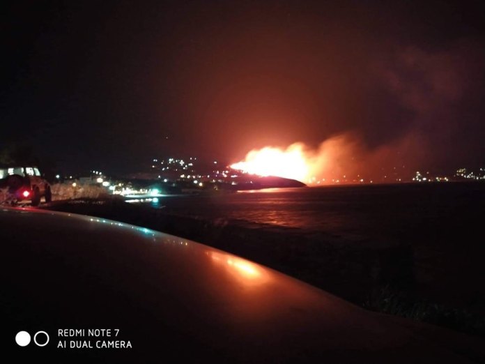 Ολονύχτια μάχη με τις φλόγες στην Κάρυστο – Υπό έλεγχο η πυρκαγιά-1
