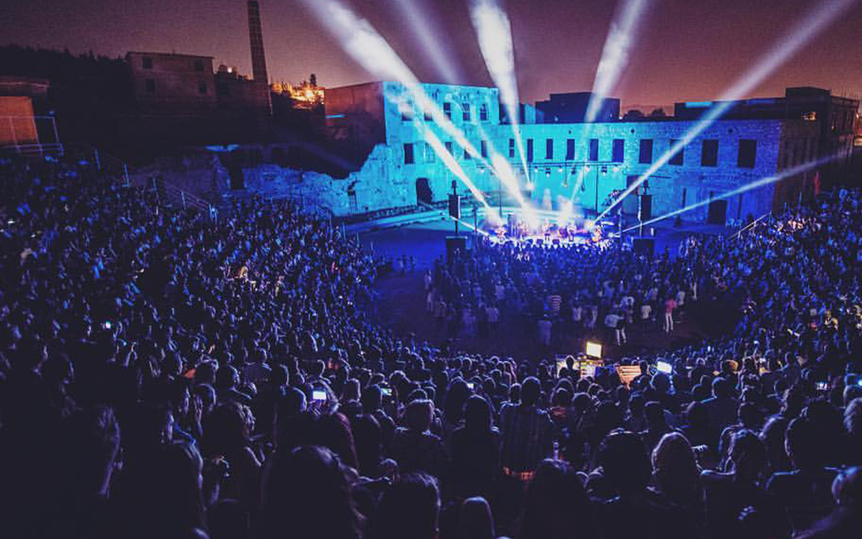 Αισχύλεια με εικαστικές απουσίες-1