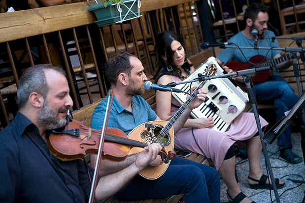 Γιορτάζοντας την αληθινή φιλία που θα μείνει για πάντα FIX-2