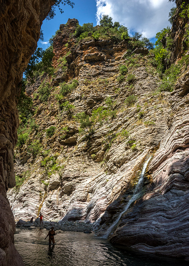 Στο βουνό με μαγιό…-1