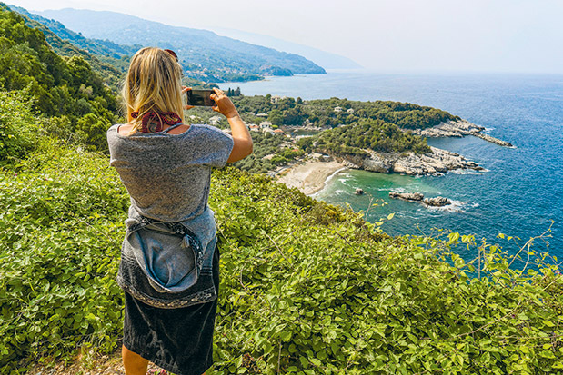 Στο βουνό με μαγιό…-3