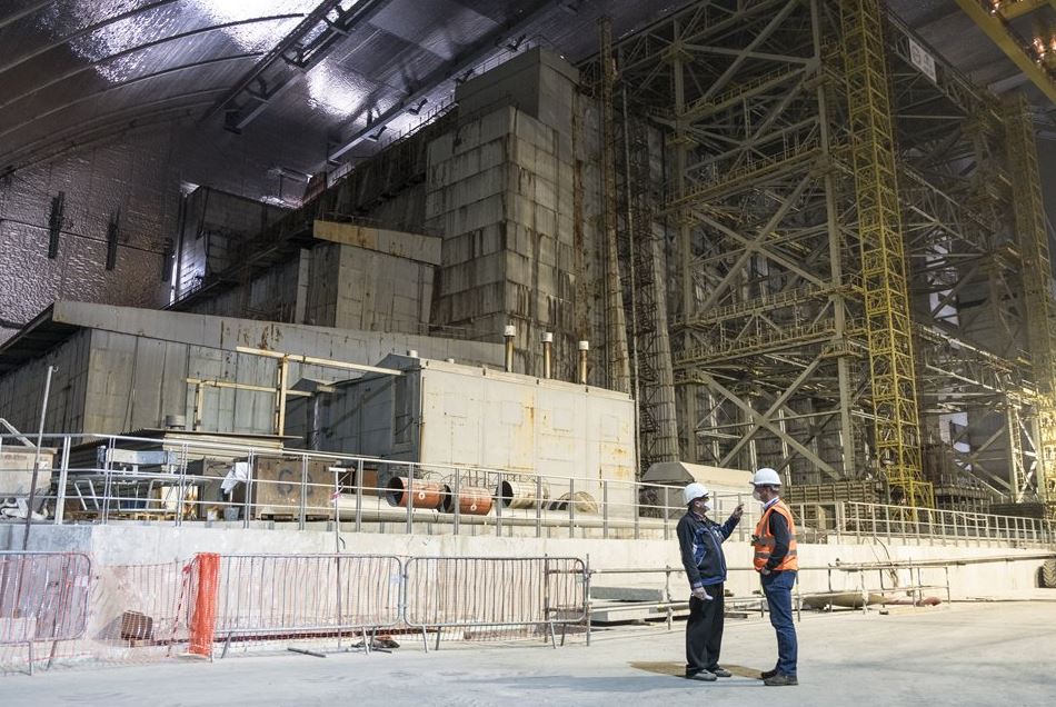 Ο εντυπωσιακός «τάφος» του αντιδραστήρα του Τσέρνομπιλ (Φωτογραφίες – Βίντεο)-3