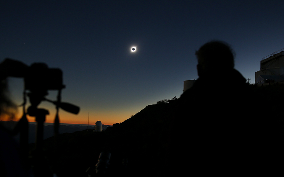 Εντυπωσιακές εικόνες από την ολική έκλειψη ηλίου στη Nότια Αμερική-5