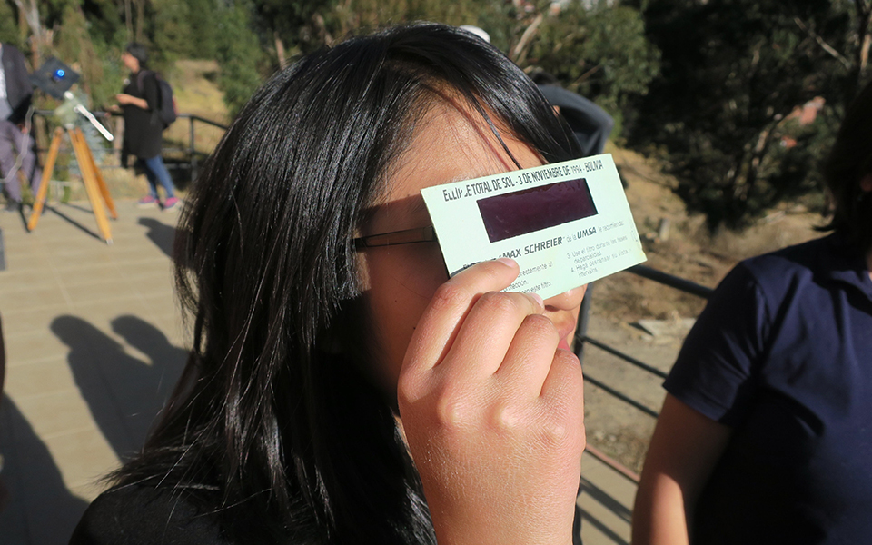 Εντυπωσιακές εικόνες από την ολική έκλειψη ηλίου στη Nότια Αμερική-4