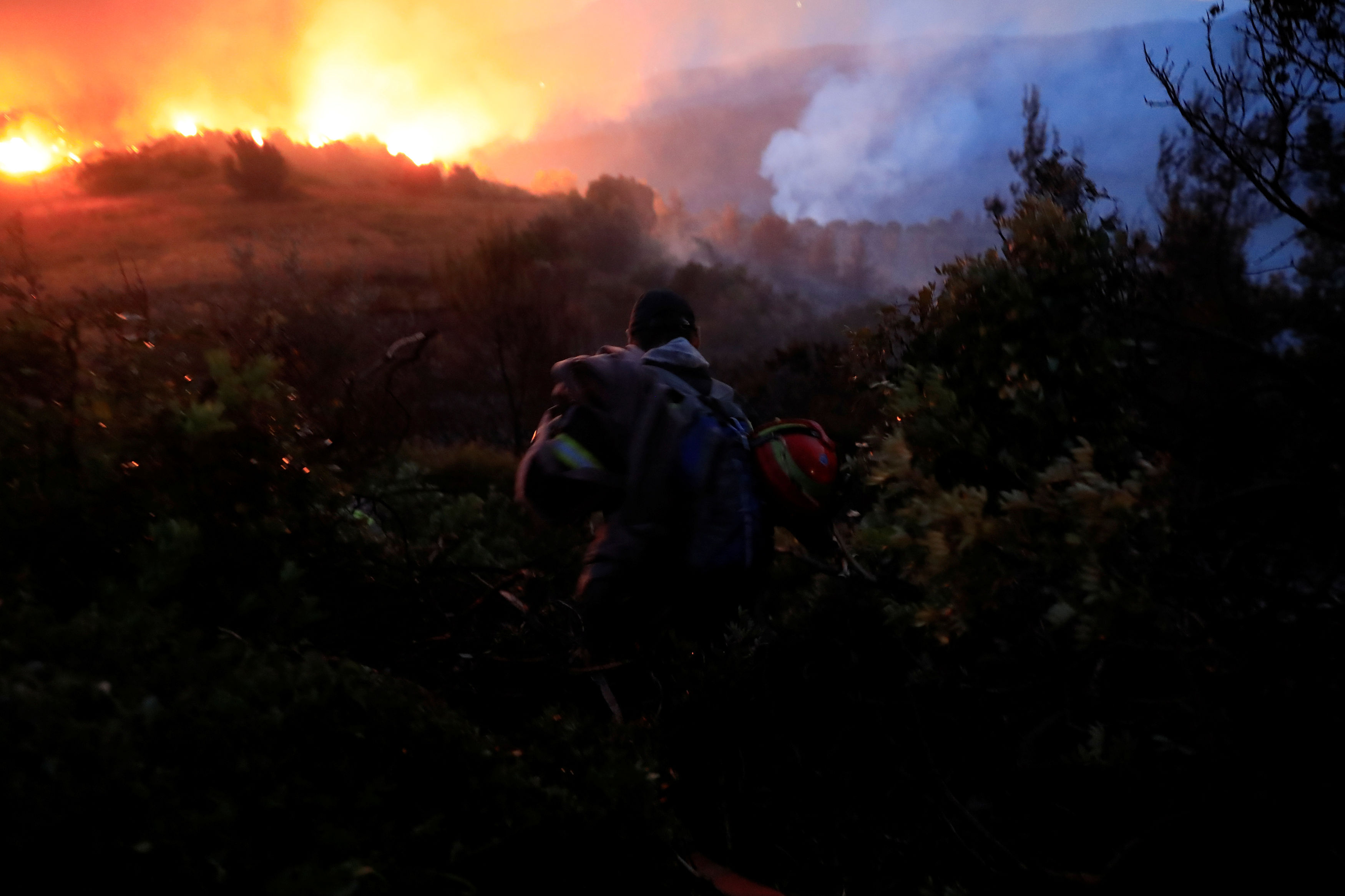 Σε ύφεση η φωτιά στην Εύβοια-3