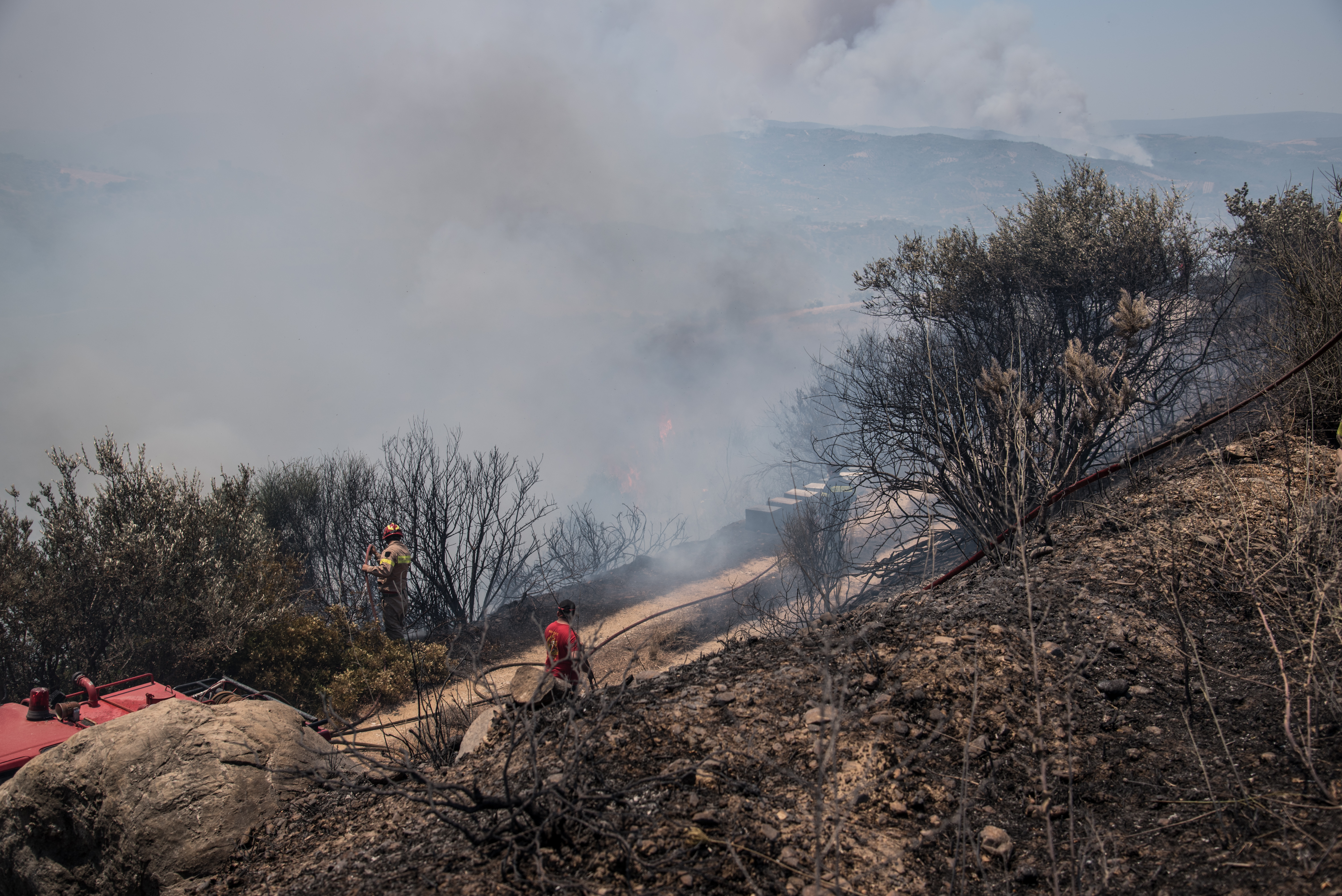 Συνεχίζεται η μάχη με τις φλόγες στην Εύβοια-1