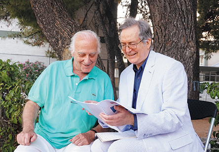 Περνώντας, με συγκίνηση, την πύλη του Αρσακείου έπειτα από τέσσερις δεκαετίες-2