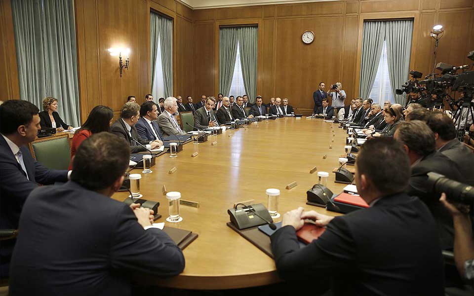 Κυρ. Μητσοτάκης στο υπουργικό: Aπόλυτη εμπιστοσύνη στις δυνατότητές μας να αλλάξουμε την Ελλάδα (βίντεο)-4