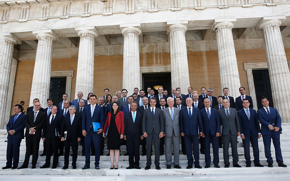 Κυρ. Μητσοτάκης στο υπουργικό: Aπόλυτη εμπιστοσύνη στις δυνατότητές μας να αλλάξουμε την Ελλάδα (βίντεο)-3