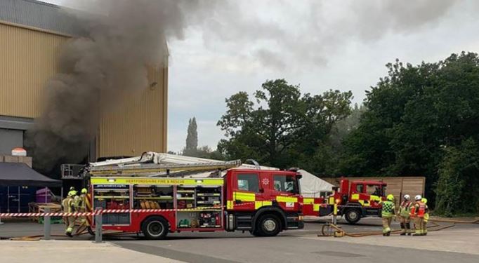 Στις φλόγες το στούντιο της Warner Bros στο Λονδίνο (Φωτογραφίες)-2