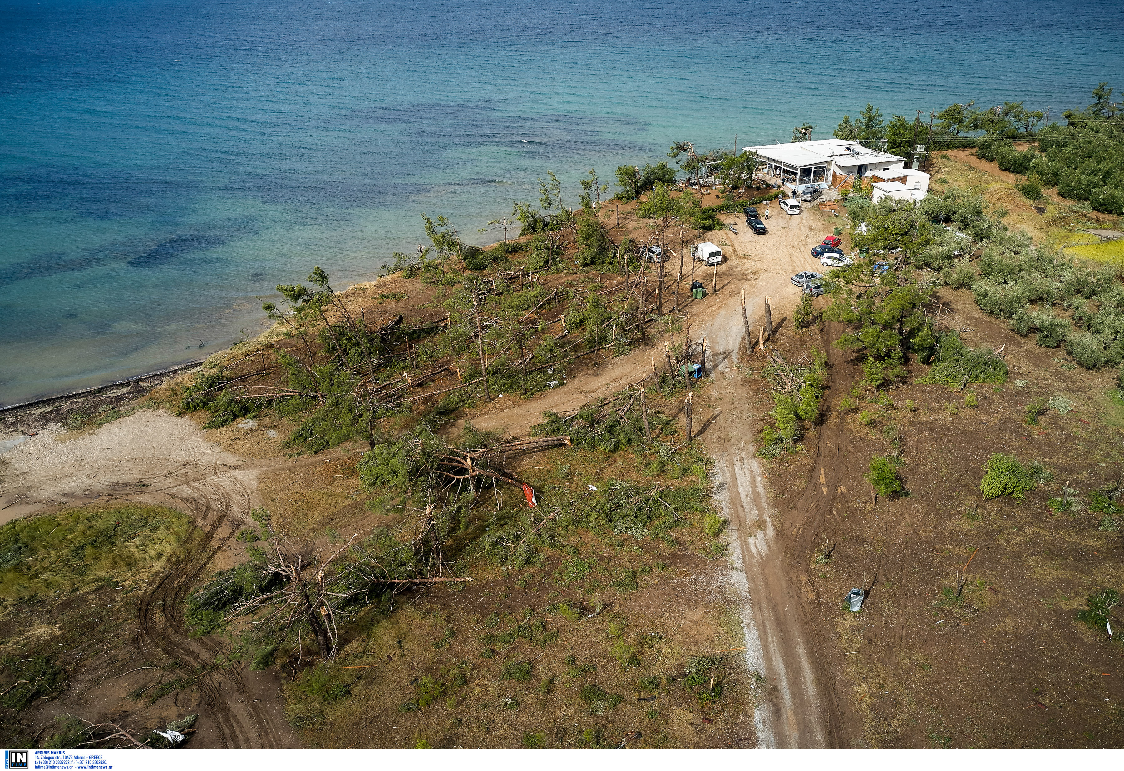 «Μάχη» για την αποκατάσταση της ηλεκτροδότησης στη Χαλκιδική μετά το φονικό πέρασμα της καταιγίδας (φωτογραφίες – βίντεο)-7