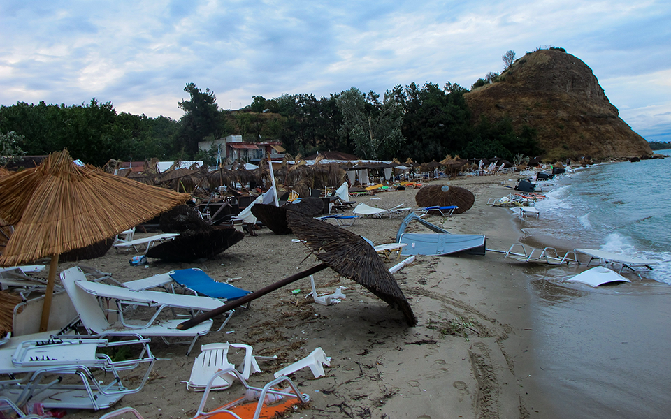 Σε κατάσταση έκτακτης ανάγκης η Χαλκιδική μετά τη φονική θεομηνία – Εξι νεκροί (βίντεο – Φωτογραφίες)-5