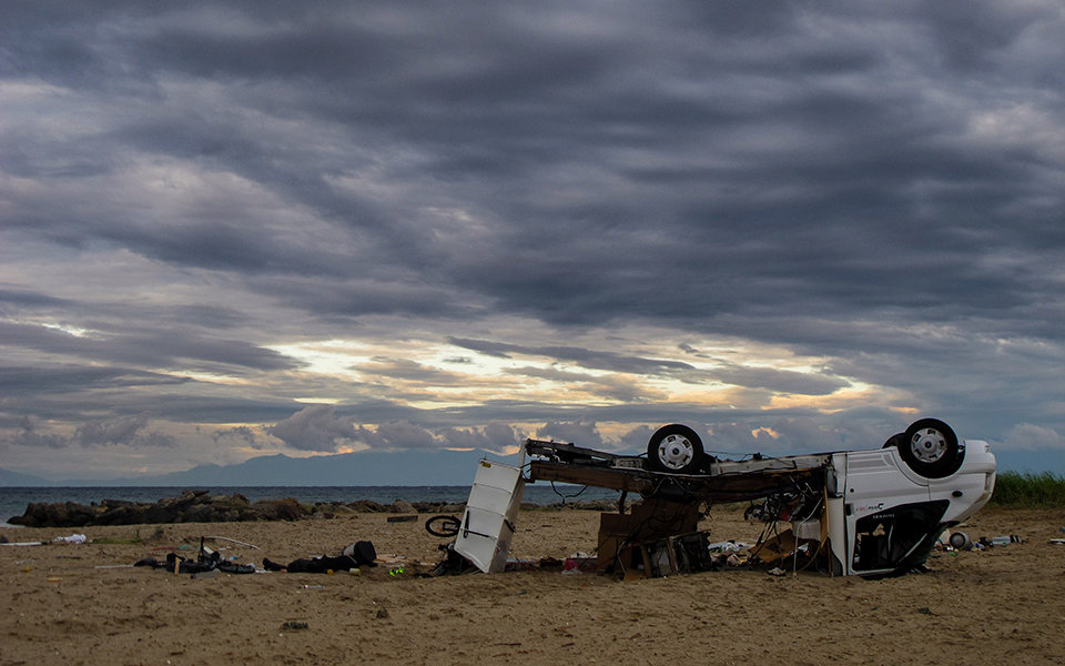 Σε κατάσταση έκτακτης ανάγκης η Χαλκιδική μετά τη φονική θεομηνία – Εξι νεκροί (βίντεο – Φωτογραφίες)-4