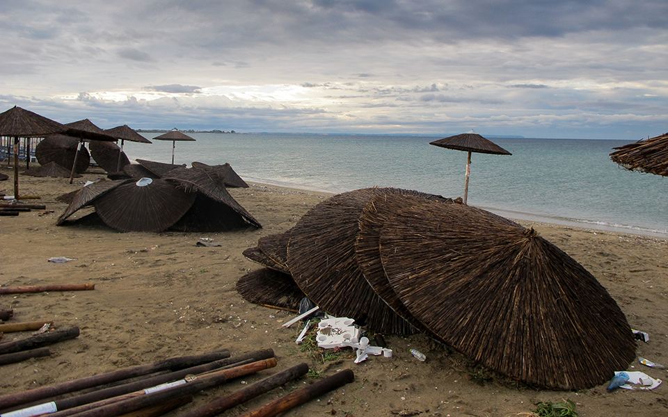 Σε κατάσταση έκτακτης ανάγκης η Χαλκιδική μετά τη φονική θεομηνία – Εξι νεκροί (βίντεο – Φωτογραφίες)-9