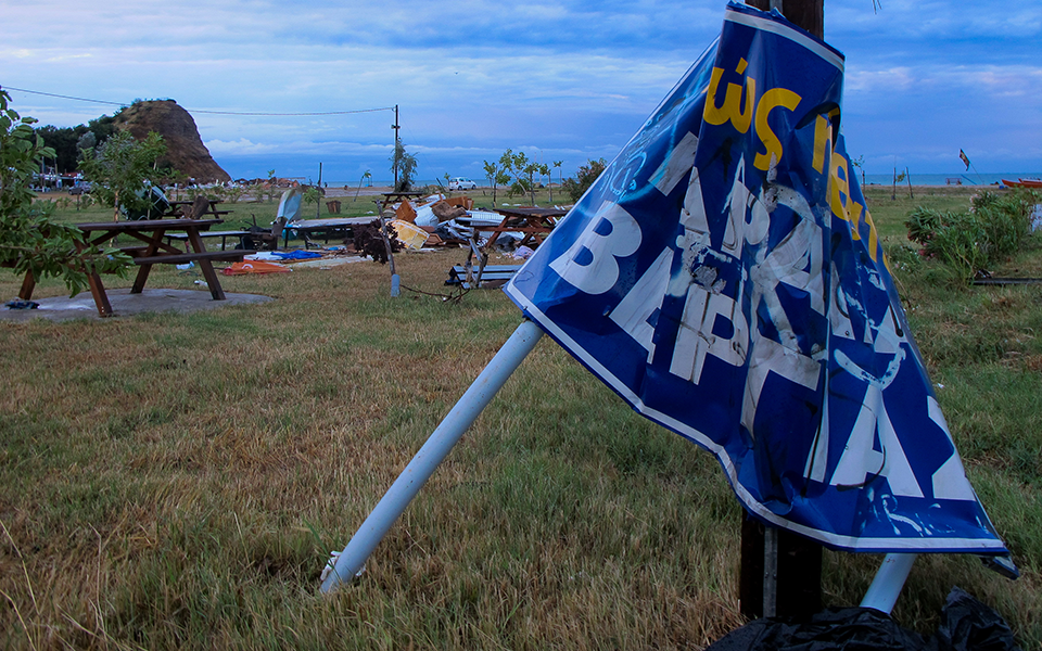Σε κατάσταση έκτακτης ανάγκης η Χαλκιδική μετά τη φονική θεομηνία – Εξι νεκροί (βίντεο – Φωτογραφίες)-3