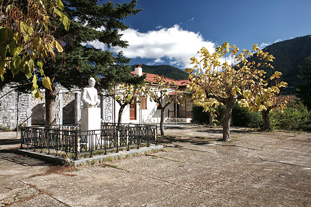 Αρκαδία: Στολίδια από πέτρα-1