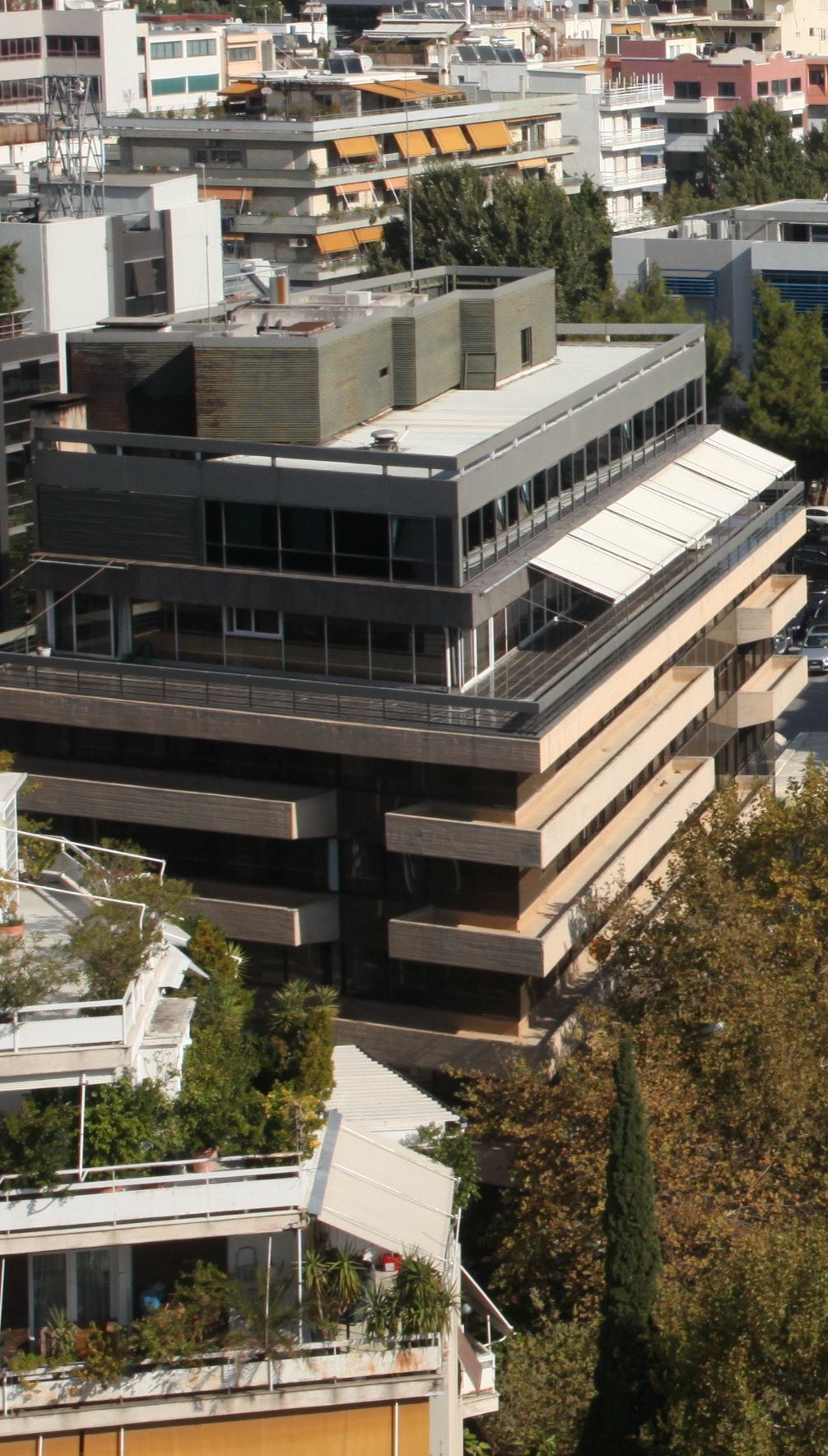 Ομηρος της γραφειοκρατίας η αγορά ακινήτων-1