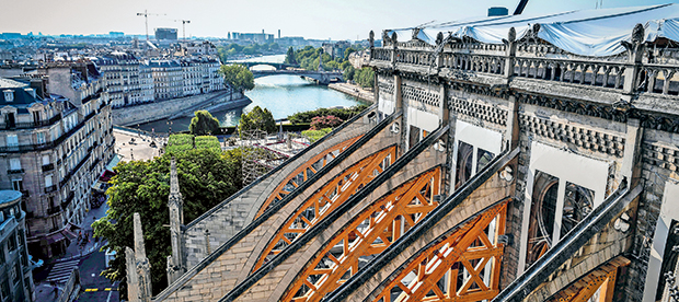 Ετσι σώθηκε η Νοτρ Νταμ από την καταστροφή-1