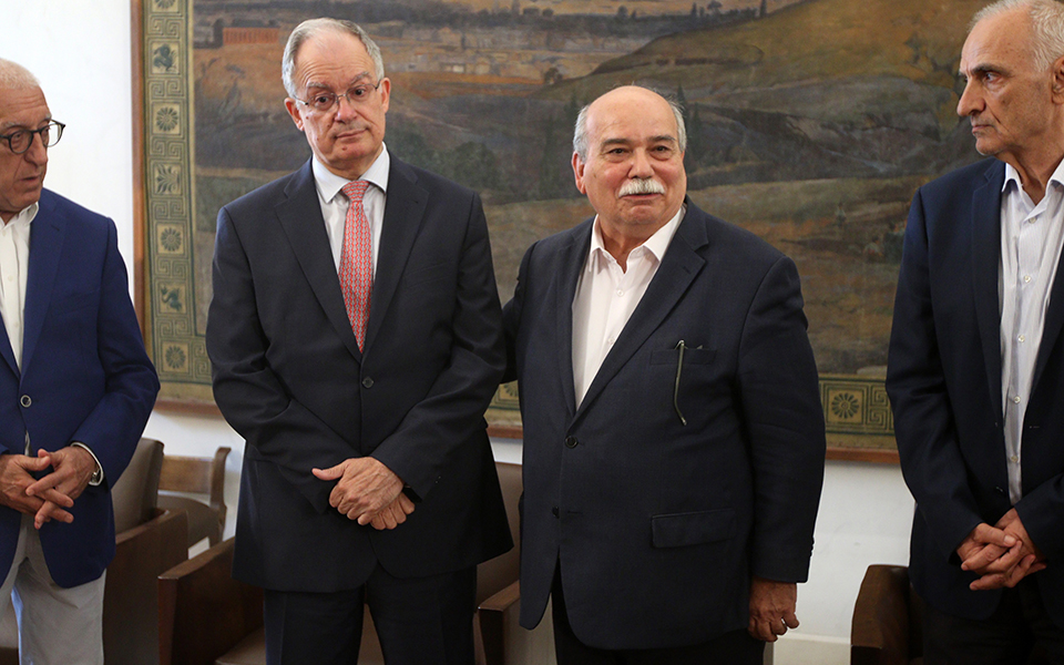 Νέος πρόεδρος της Βουλής ο Κώστας Τασούλας με ρεκόρ 283 ψήφων-6