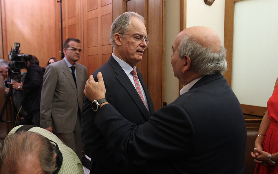 Νέος πρόεδρος της Βουλής ο Κώστας Τασούλας με ρεκόρ 283 ψήφων-7