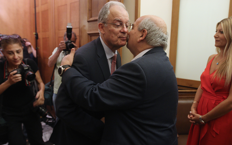 Νέος πρόεδρος της Βουλής ο Κώστας Τασούλας με ρεκόρ 283 ψήφων-8