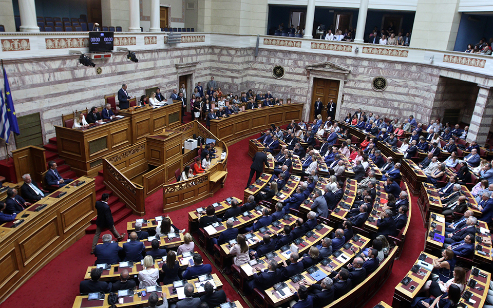 Νέος πρόεδρος της Βουλής ο Κώστας Τασούλας με ρεκόρ 283 ψήφων-1