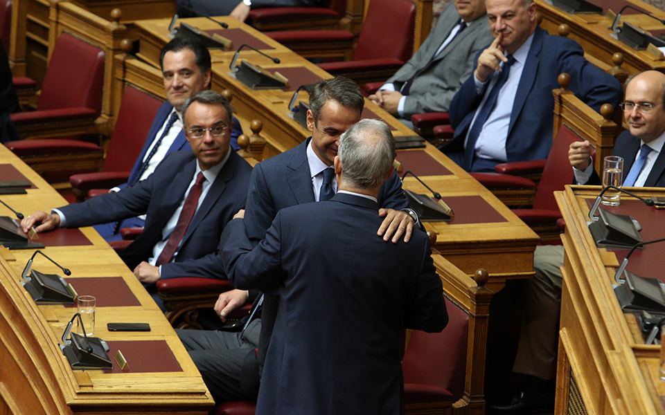 Νέος πρόεδρος της Βουλής ο Κώστας Τασούλας με ρεκόρ 283 ψήφων-3