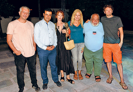 Μια ποιητική εικαστική εγκατάσταση για το εφήμερο της ομορφιάς στην Υδρα-1