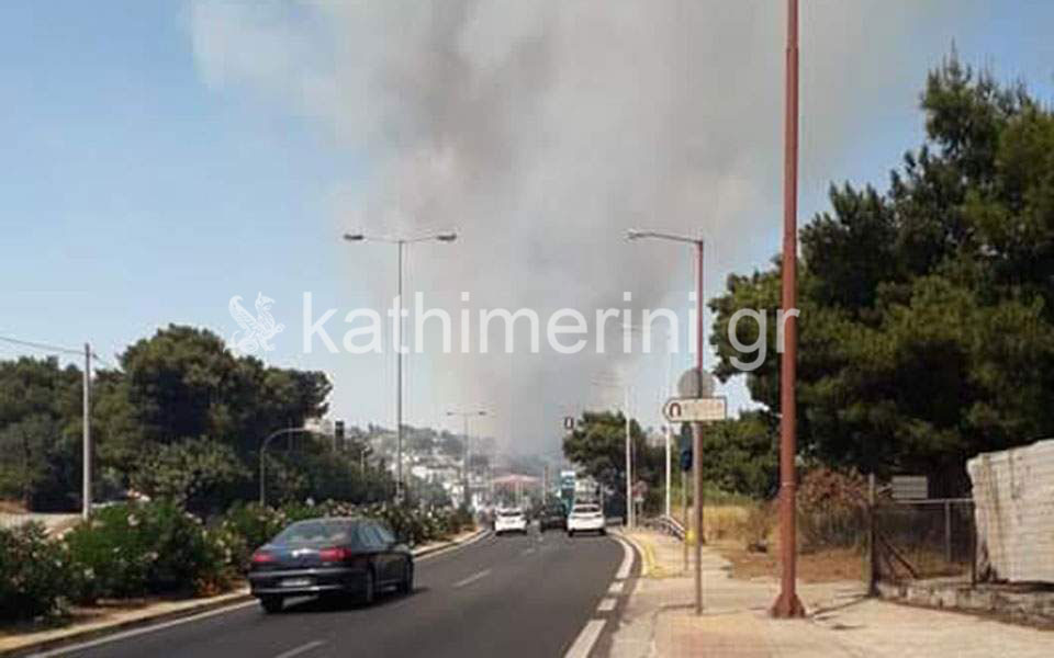 Υπό μερικό έλεγχο η φωτιά σε Βαρνάβα και Ραφήνα (φωτογραφίες)-4