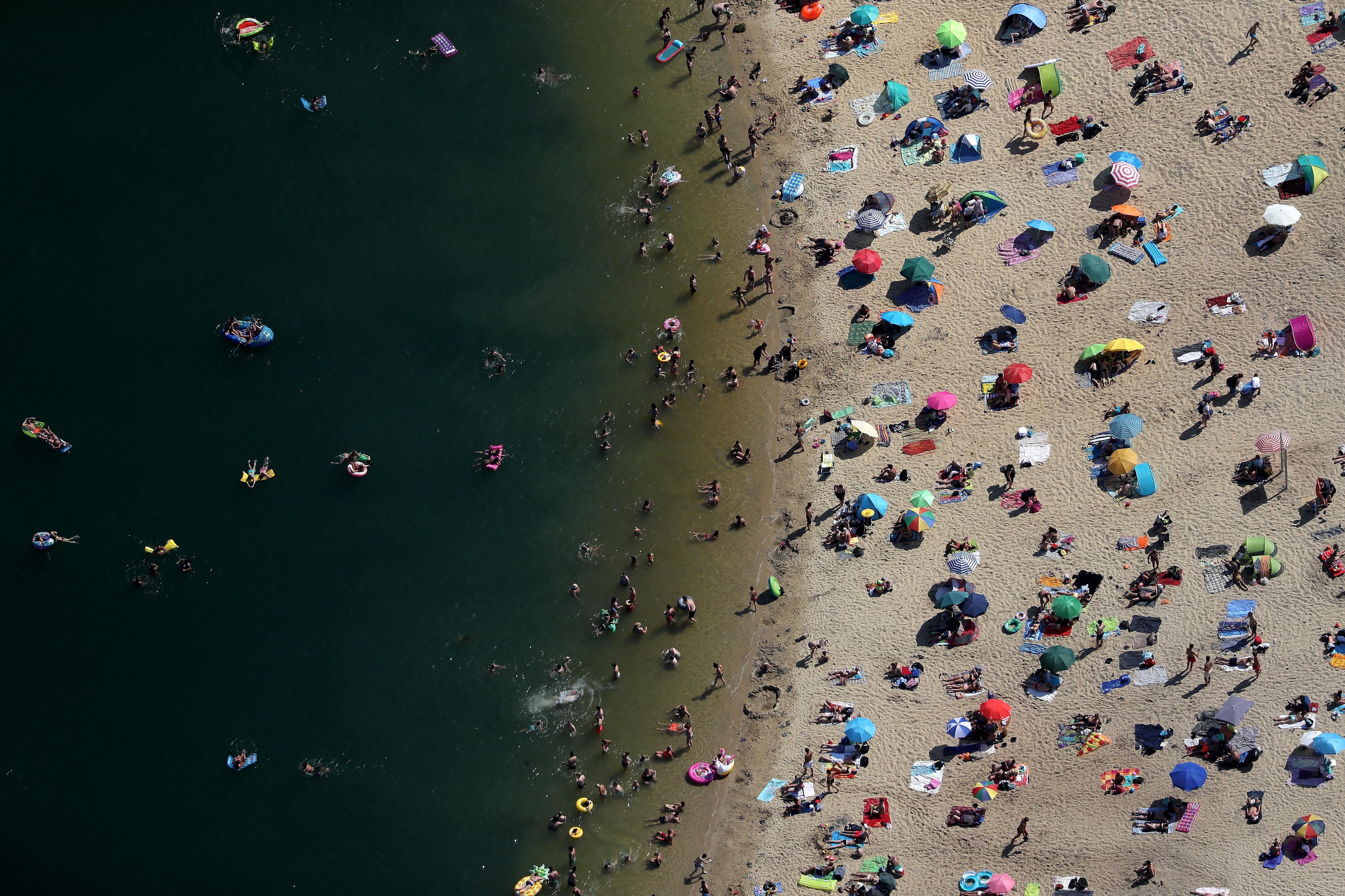 «Κόκκινος συναγερμός» στην Ευρώπη λόγω καύσωνα – Που καταγράφηκαν θερμοκρασίες ρεκόρ (φωτογραφίες)-8