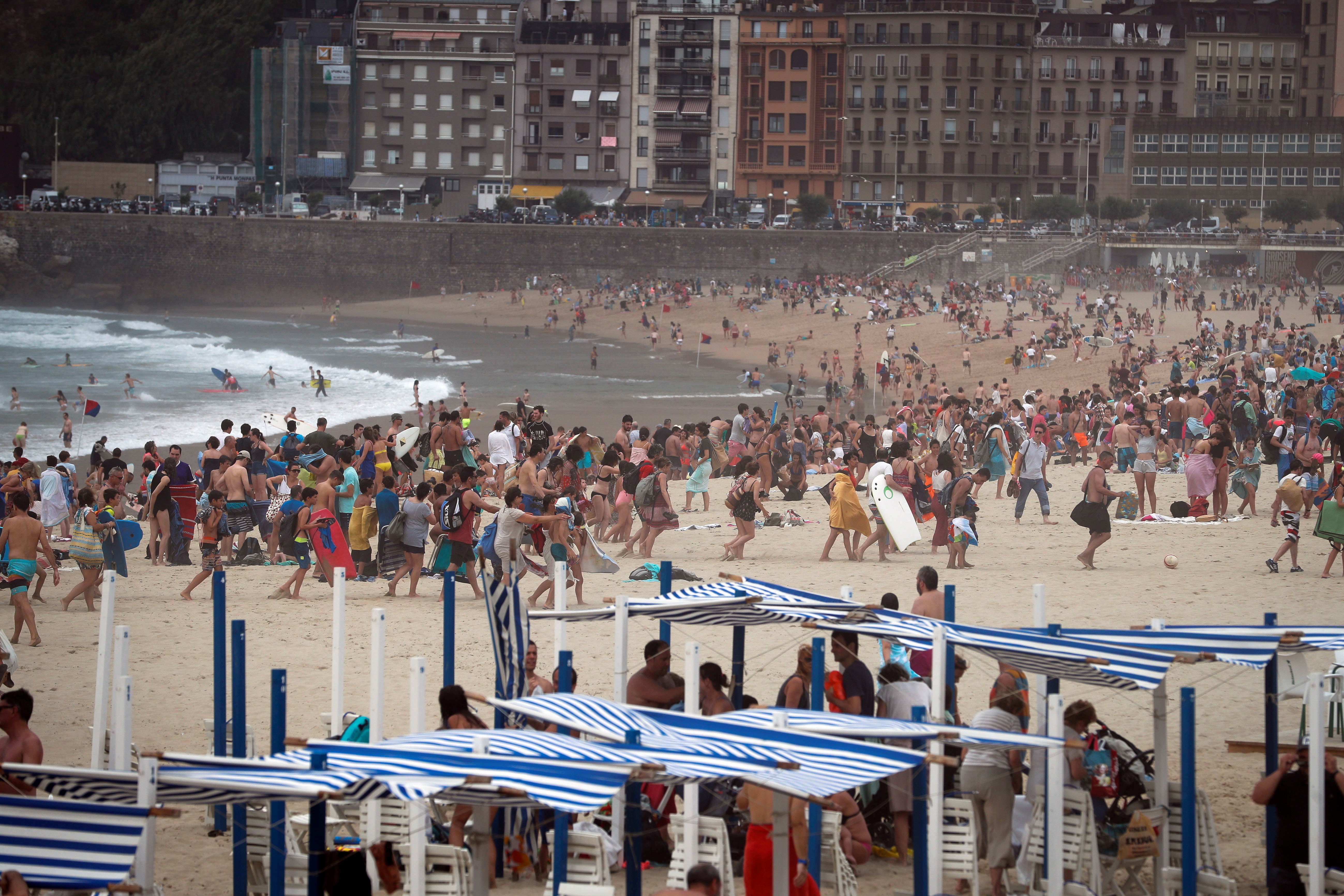 «Κόκκινος συναγερμός» στην Ευρώπη λόγω καύσωνα – Που καταγράφηκαν θερμοκρασίες ρεκόρ (φωτογραφίες)-7