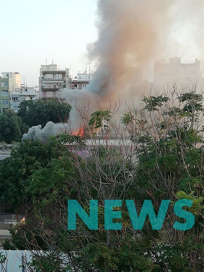 Φωτιά σε βαγόνι του ΟΣΕ έξω από τον Σιδηροδρομικό Σταθμό της Θεσσαλονίκης (φωτογραφίες)-1
