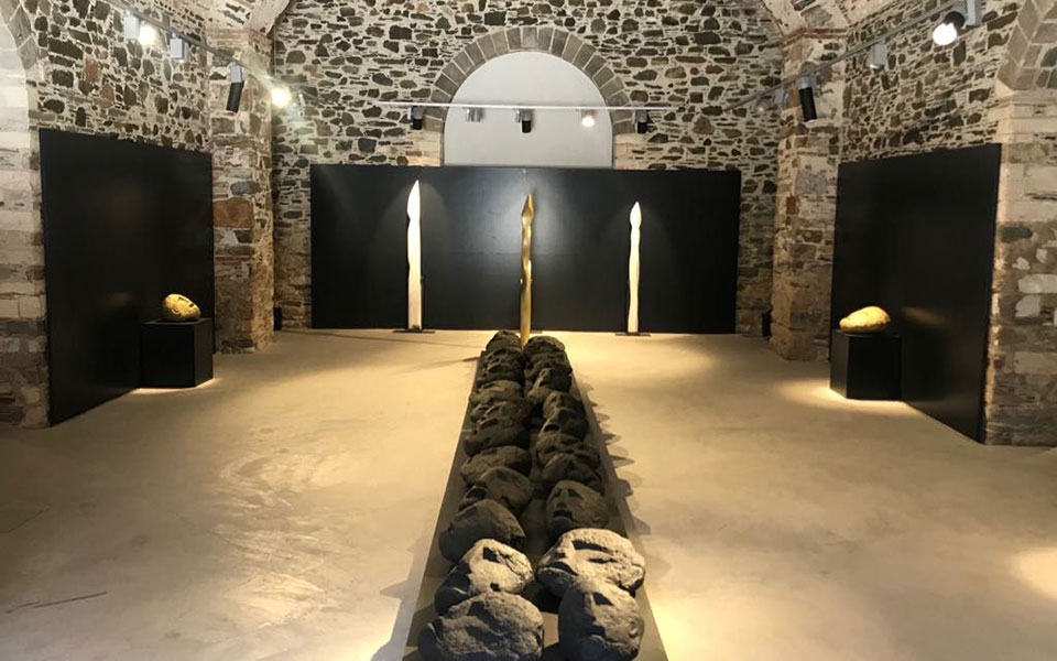 «Αρχέγονο μέλλον», μια στιβαρή και λεπταίσθητη έκθεση στην Ερμούπολη-3