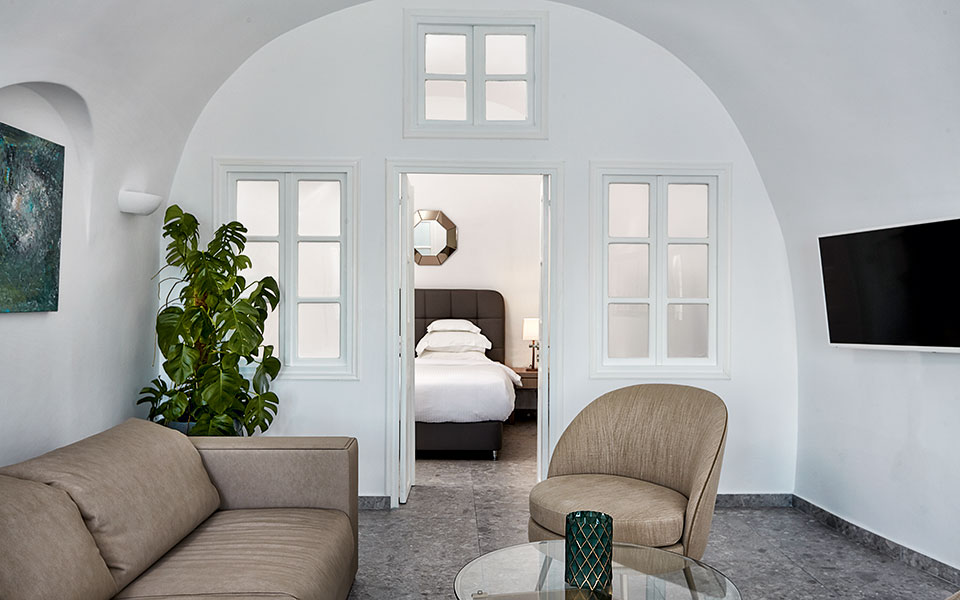 Πέρα από την Καλντέρα-1